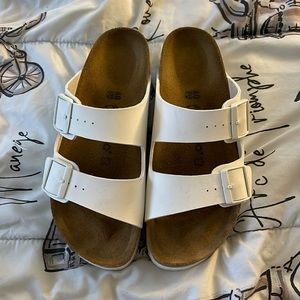 Women’s white platform size 9 Birkenstocks. Only worn once!